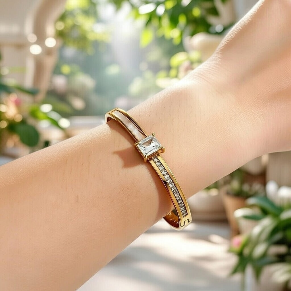 City Girl 18K Gold Plated Stainless Steel, Vacuum Electroplating Shell, Zircon Round Line Polished, Casual Flip Open, For Women