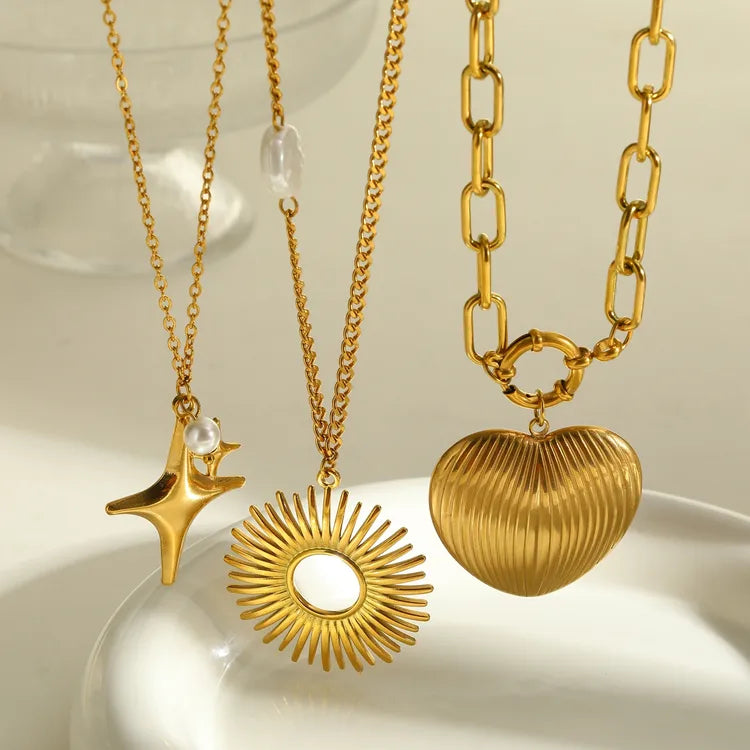 Jamila 18K Gold Plated Stainless Steel Vacuum Electroplating Heart Shaped Pendant Necklace For Women