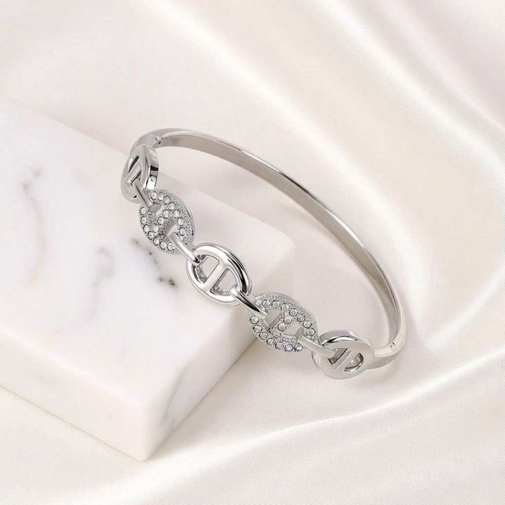 Billy Jean Fashionable Diamond Embedded Pig Nose Bracelet for Women