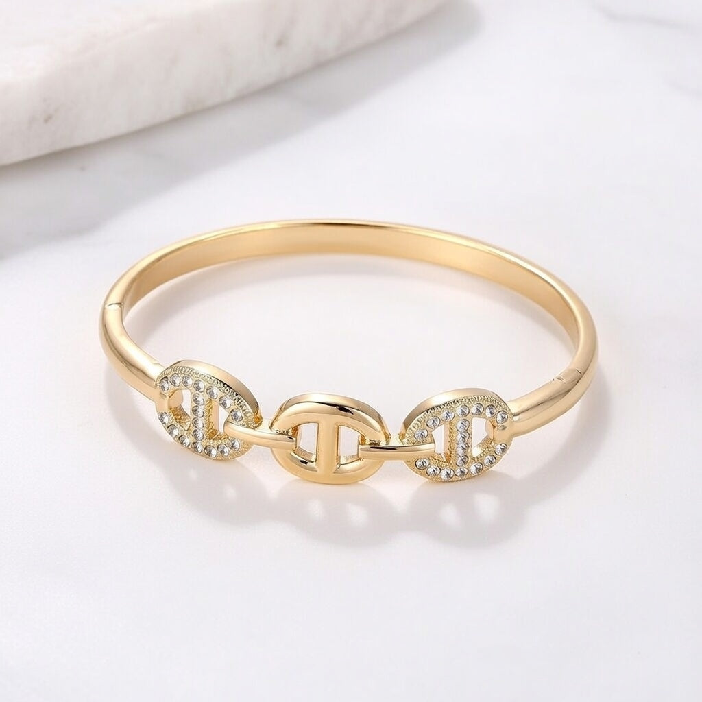 Billy Jean Fashionable Diamond Embedded Pig Nose Bracelet for Women