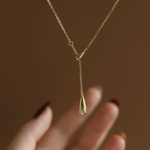 Teardrop-shaped Pull-out Necklace In Gold