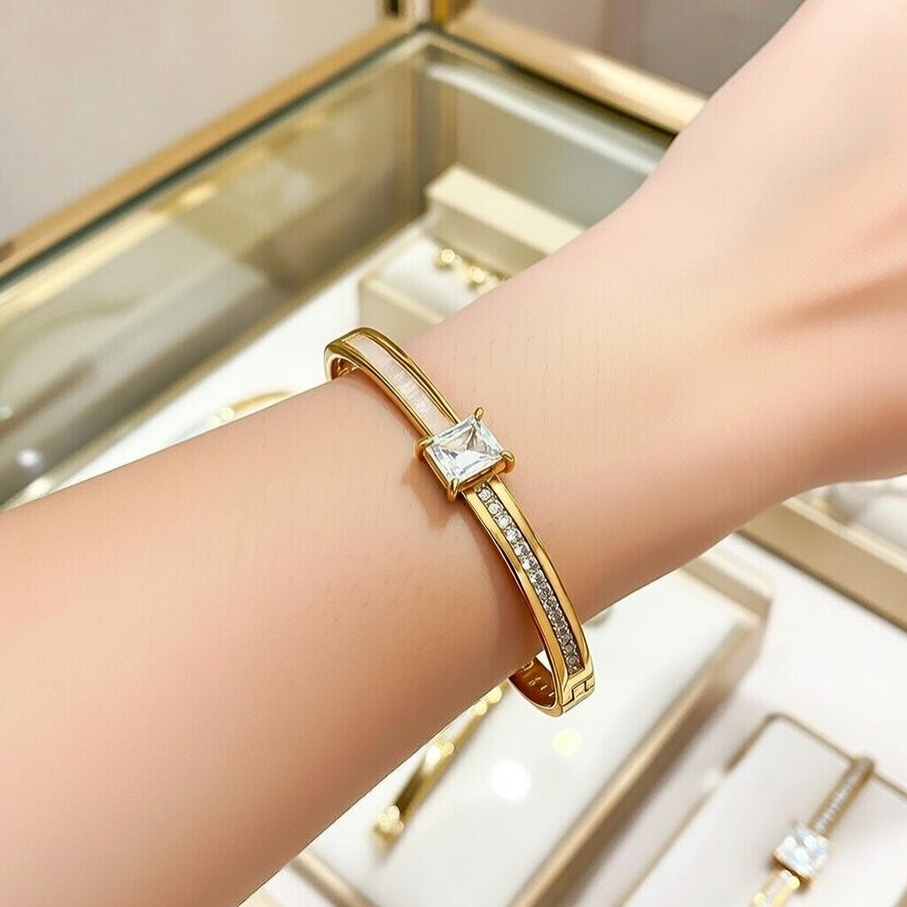City Girl 18K Gold Plated Stainless Steel, Vacuum Electroplating Shell, Zircon Round Line Polished, Casual Flip Open, For Women