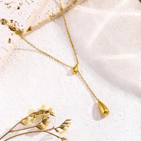 Teardrop-shaped Pull-out Necklace In Gold