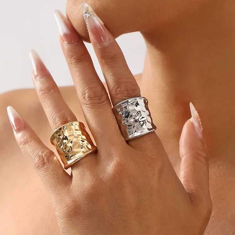 Elegant Retro Solid Color Alloy Women's Rings