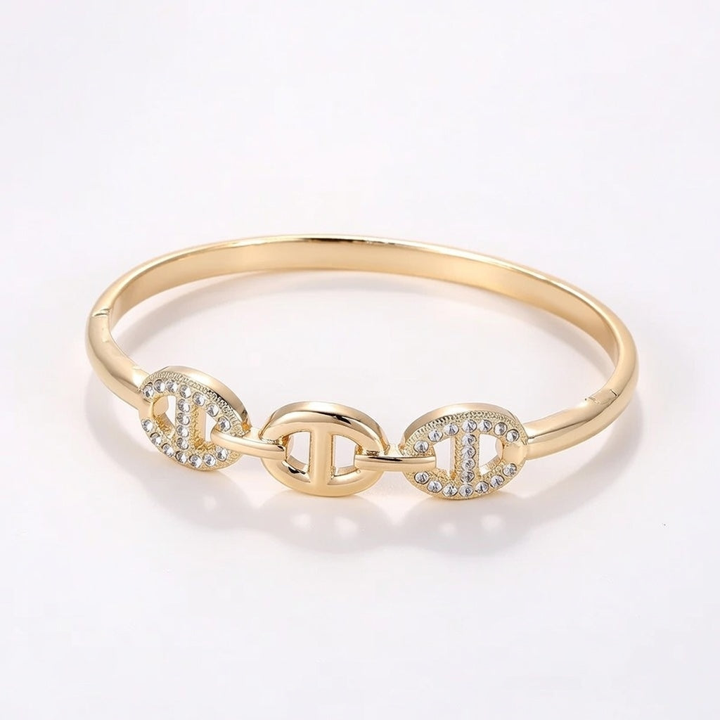 Billy Jean Fashionable Diamond Embedded Pig Nose Bracelet for Women