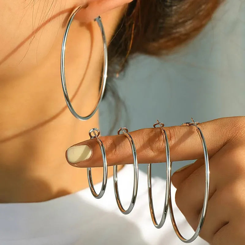 201 Stainless Steel Round Electroplating 18K Gold Plated Basic Simple Style Classic Style Earrings