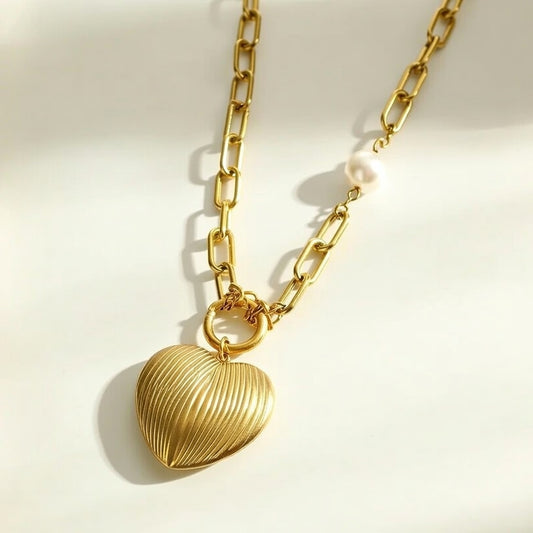 Jamila 18K Gold Plated Stainless Steel Vacuum Electroplating Heart Shaped Pendant Necklace For Women