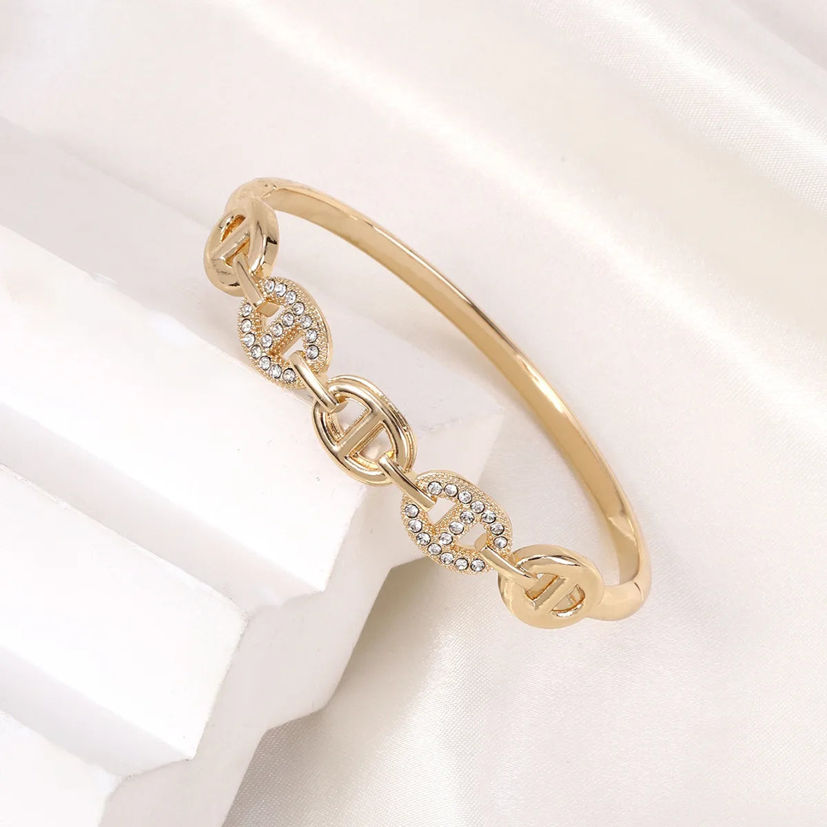 Billy Jean Fashionable Diamond Embedded Pig Nose Bracelet for Women